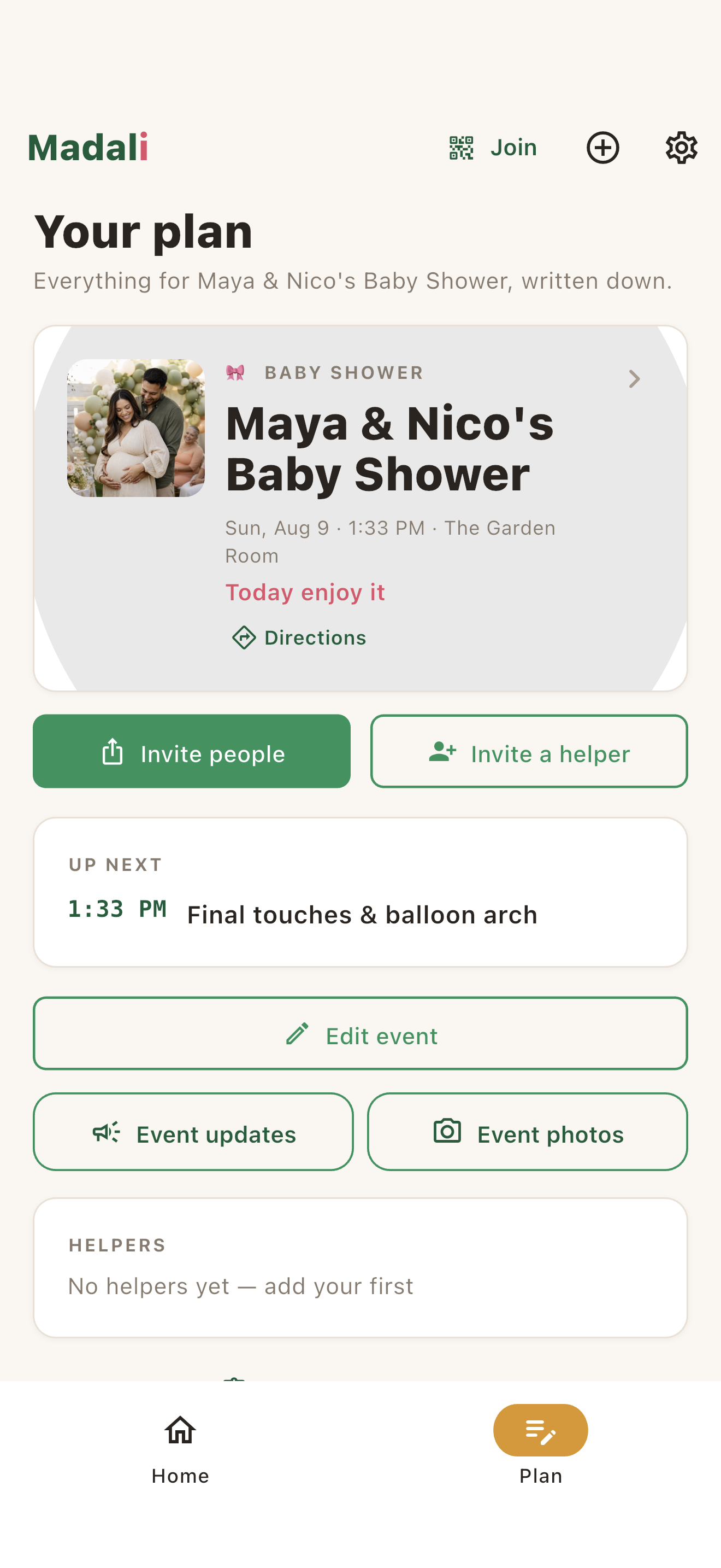 Madali event plan with the current event, invitation controls, and next moment